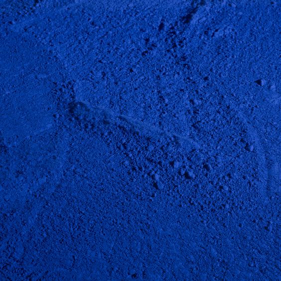 Azul Klein: como usar e combinar a cor do momento