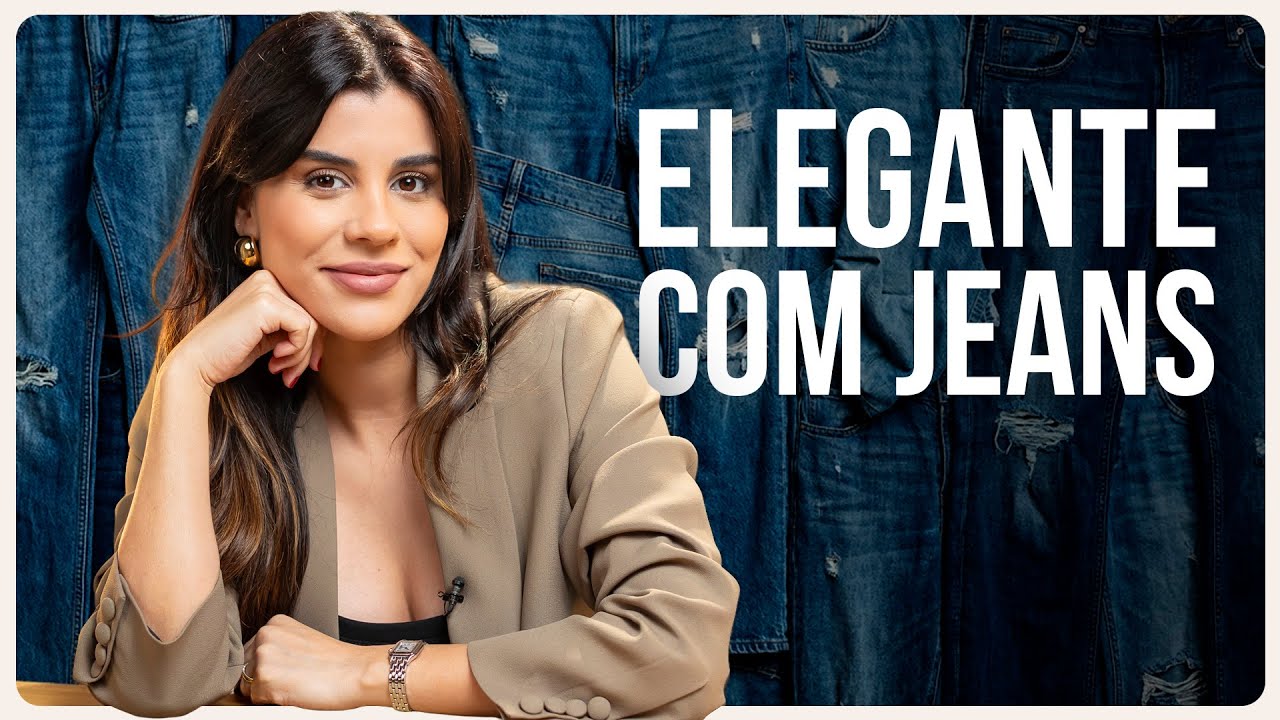 Marina Naves de blazer bege sobre blusa preta, apoiando o rosto na mao, com fundo de calcas jeans penduradas em varios tons de azul, ao lado do texto Elegante com jeans